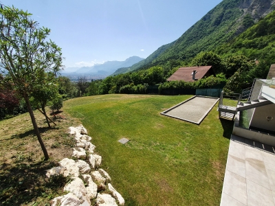 La Tronche - Tonte de pelouse