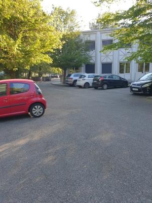 Soufflage et ramassage de feuilles à Grenoble (Isère)