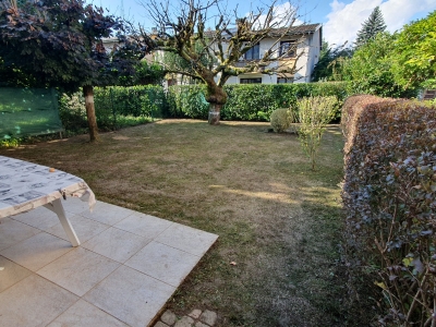 Paysagiste Grenoble - Scarification et regarnissage de gazon