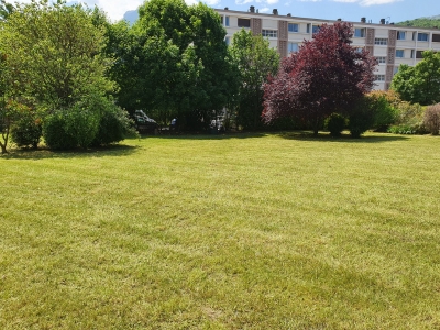 Entreprise paysagiste Grenoble tonte pelouse copropriété