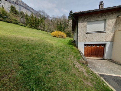 Entretien harmonieux d’un jardin à Saint-Ismier (Isère)