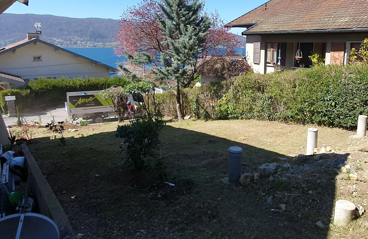 Avant Création d'un gazon de jardin à Annecy